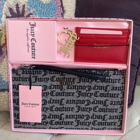 Juicy Couture Handbags - ❤️ ✨SALE!✨ Juicy Couture ‘Goth Stat’ Gift Set - Wristlet, Card Case, Keychain